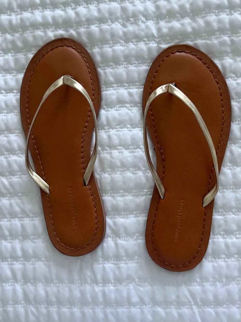 Vineyard Vines Leather Flip Flop Sandals size 7 with Metallic Straps